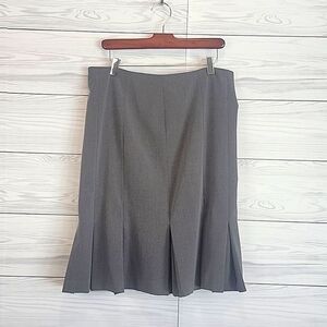 AGB grey business casual skirt with pleated hemline Women's Size 10